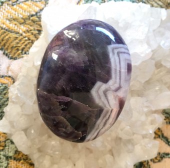 Chevron Amethyst Gallet  'E' - 6.8cm