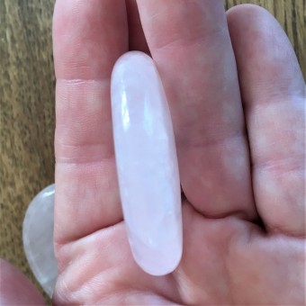 Rose Quartz  Indent Palmstone/Worrystone - 47