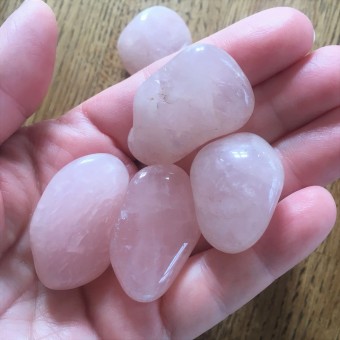 Rose Quartz Tumblestone (medium)