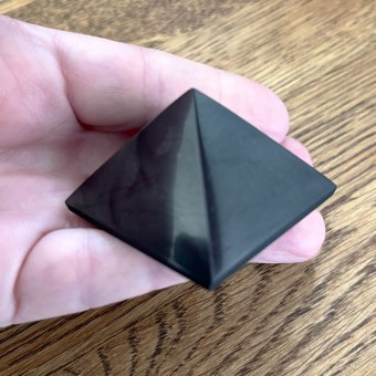 Shungite Pyramid - 4cm