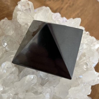 Shungite Pyramid - 4cm